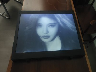 电子纸墨水屏技术深度解析：从粒子运动到场景革命